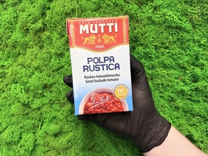 Томаты резаные кубиками в томатном соке Mutti 400 грамм